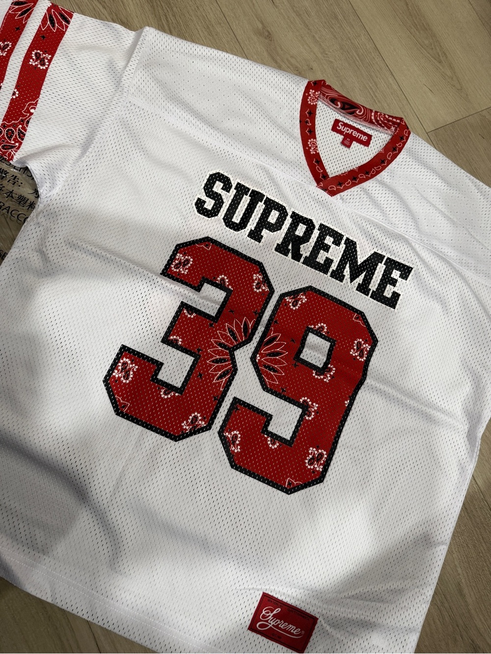 Supreme SS25 Bandana Graphic Logo Football Jersey White Size S-XL - Picture 4 of 9
